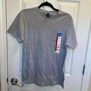 Soft style Gildan T-Shirt NWT Sport Grey